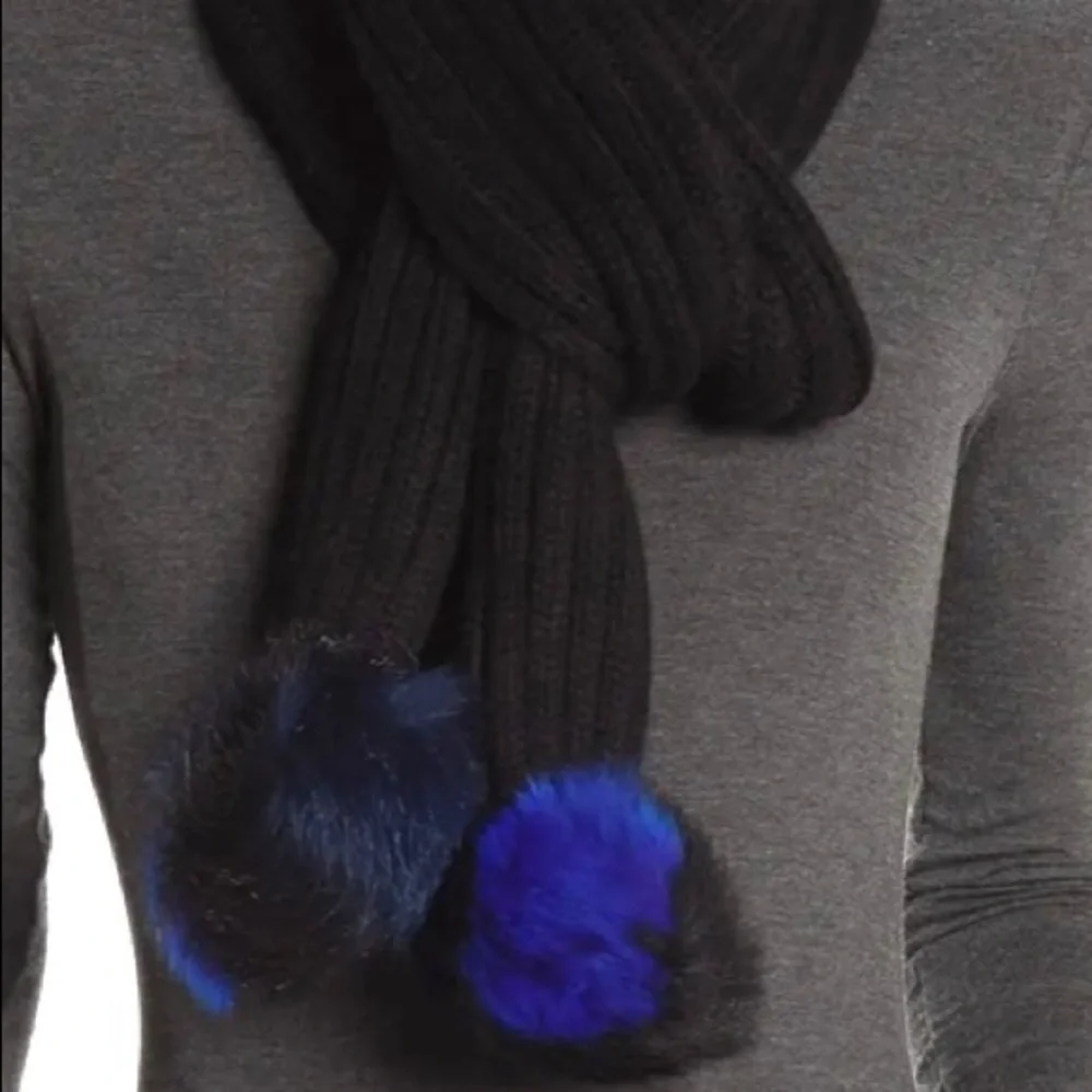 UGG Cable Knit Scarf With Shearling Fur Pom Pom NEW With Tag Black Blue